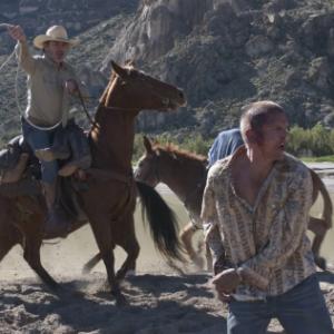Still of Tommy Lee Jones and Barry Pepper in The Three Burials of Melquiades Estrada 2005