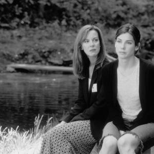 Still of Sandra Bullock and Elizabeth Perkins in 28 Days (2000)