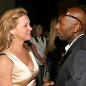 Elizabeth Perkins and Romany Malco at event of Weeds 2005