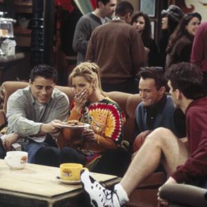 Still of Lisa Kudrow, Matt LeBlanc, Matthew Perry and Markus Flanagan in Draugai (1994)