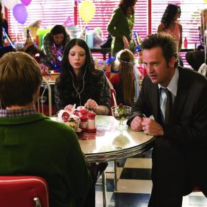 Still of Matthew Perry Michelle Trachtenberg and Sterling Knight in Vel septyniolikos 2009