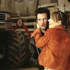 Still of Elizabeth Hurley and Matthew Perry in Serving Sara 2002