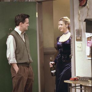 Still of Lisa Kudrow and Matthew Perry in Draugai 1994
