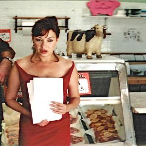 Still of Elizabeth Peña in How the Garcia Girls Spent Their Summer (2005)