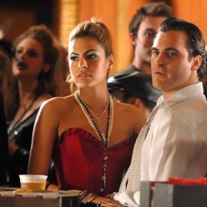 Still of Joaquin Phoenix and Eva Mendes in We Own the Night (2007)