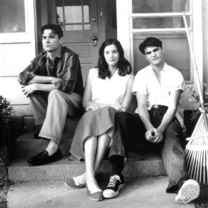 Still of Liv Tyler Billy Crudup and Joaquin Phoenix in Inventing the Abbotts 1997