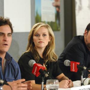 Reese Witherspoon, Joaquin Phoenix and James Mangold at event of Ties jausmu riba (2005)