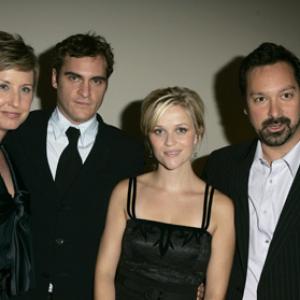 Reese Witherspoon Joaquin Phoenix James Mangold and Cathy Konrad at event of Ties jausmu riba 2005