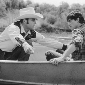 Still of Vince Vaughn and Joaquin Phoenix in Clay Pigeons 1998