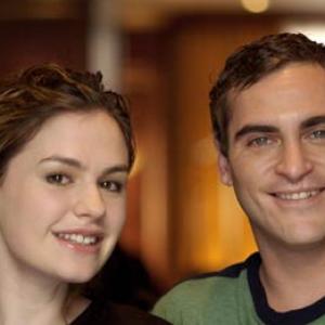 Anna Paquin and Joaquin Phoenix at event of Buffalo Soldiers 2001