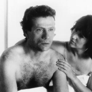Still of Nathalie Baye and Jürgen Prochnow in The Man Inside (1990)