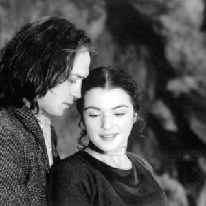 Still of Vincent Perez and Rachel Weisz in Swept from the Sea 1997