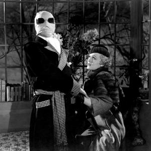 Still of Claude Rains and Gloria Stuart in The Invisible Man (1933)