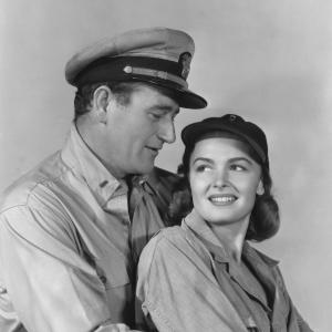 Still of John Wayne and Donna Reed in They Were Expendable 1945