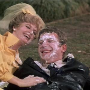 Still of Florence Henderson and Robert Reed in The Brady Bunch (1969)