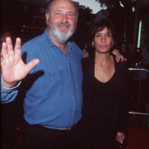 Rob Reiner and Michele Singer at event of Mickey Blue Eyes 1999