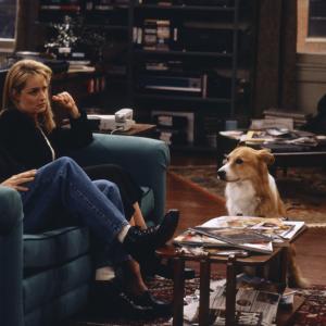 Still of Helen Hunt Paul Reiser and Maui in Mad About You 1992