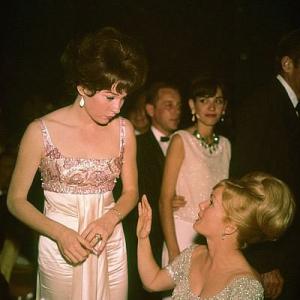 Academy Awards 36th Annual Shirley McLaine Debbie Reynolds