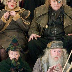 Still of Miranda Richardson, Maggie Smith, Michael Gambon and Brendan Gleeson in Haris Poteris ir ugnies taure (2005)