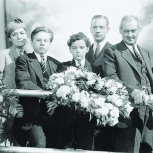 Still of Lionel Barrymore Freddie Bartholomew Mickey Rooney and Melvyn Douglas in Captains Courageous 1937