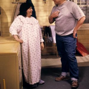 Still of John Goodman and Roseanne Barr in Roseanne 1988
