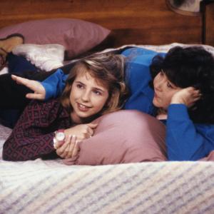 Still of Roseanne Barr and Alicia Goranson in Roseanne 1988