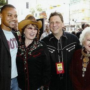 Cuba Gooding Jr Roseanne Barr Charles Dennis and Estelle Harris at the world premiere of Home on the Range April 2 2004 at the El Capitan Theatre in Hollywood