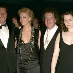 Charlize Theron, Geoffrey Rush, Emily Watson and Stephen Hopkins at event of The Life and Death of Peter Sellers (2004)