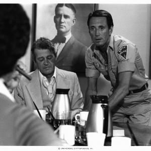 Still of Roy Scheider and Murray Hamilton in Nasrai 2 1978