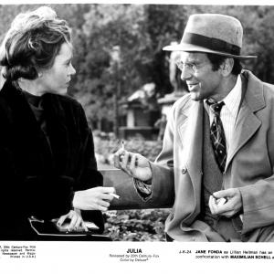 Still of Jane Fonda and Maximilian Schell in Julia (1977)