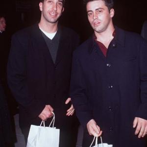 Matt LeBlanc and David Schwimmer at event of Auksine Akis (1995)