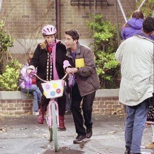 Still of Lisa Kudrow and David Schwimmer in Draugai (1994)