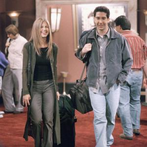 Still of Jennifer Aniston and David Schwimmer in Draugai 1994
