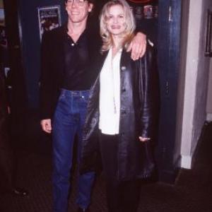 Kevin Bacon and Kyra Sedgwick at event of Wild Things 1998