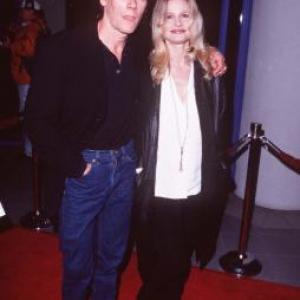 Kevin Bacon and Kyra Sedgwick at event of Wild Things (1998)