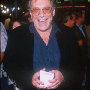 George Segal at event of Three Kings (1999)