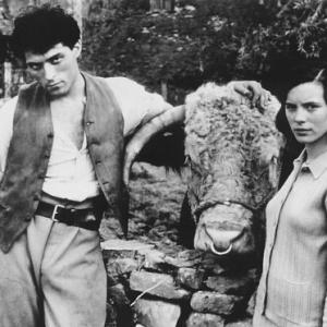 Still of Kate Beckinsale and Rufus Sewell in Cold Comfort Farm 1995