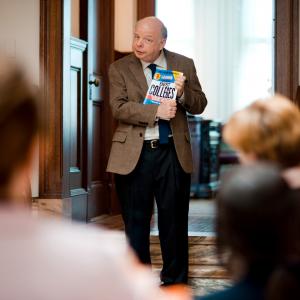 Still of Wallace Shawn in Admission (2013)
