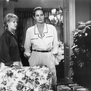 Still of Mary Stuart Masterson and Cybill Shepherd in Chances Are (1989)