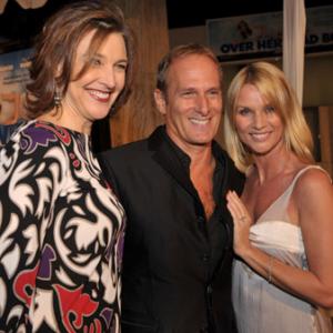 Nicollette Sheridan, Michael Bolton and Brenda Strong at event of Over Her Dead Body (2008)