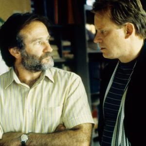 Still of Robin Williams and Stellan Skarsgård in Gerasis Vilas Hantingas (1997)