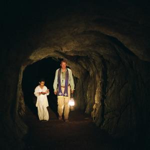 Still of Stellan Skarsgrd and Remy Sweeney in Egzorcistas pradzia 2004