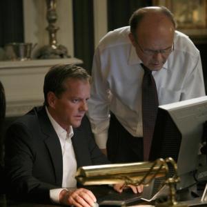 Still of Kiefer Sutherland and Kurtwood Smith in 24 2001