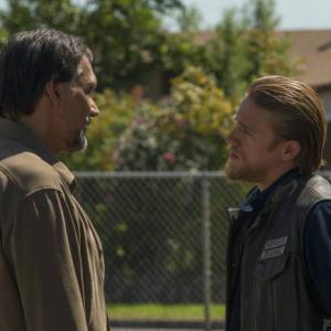 Still of Jimmy Smits and Charlie Hunnam in Sons of Anarchy 2008