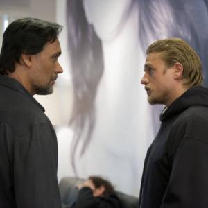 Still of Jimmy Smits and Charlie Hunnam in Sons of Anarchy 2008