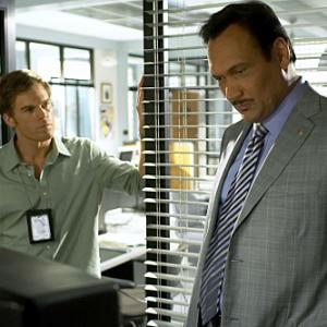 Still of Jimmy Smits and Michael C Hall in Deksteris 2006