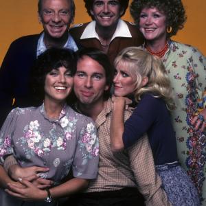 Still of John Ritter Norman Fell Suzanne Somers Joyce DeWitt Richard Kline and Audra Lindley in Threes Company 1977