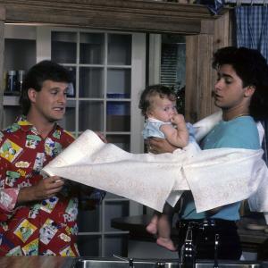 Still of Ashley Olsen, John Stamos and Dave Coulier in Full House (1987)