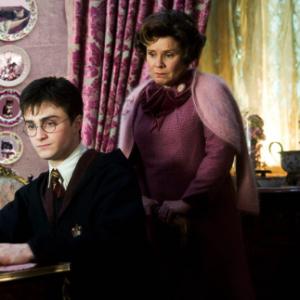 Still of Imelda Staunton and Daniel Radcliffe in Haris Poteris ir Fenikso brolija 2007