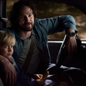 Still of Henry Thomas and R. Braeden Reed in Brangusis Dzonai (2010)